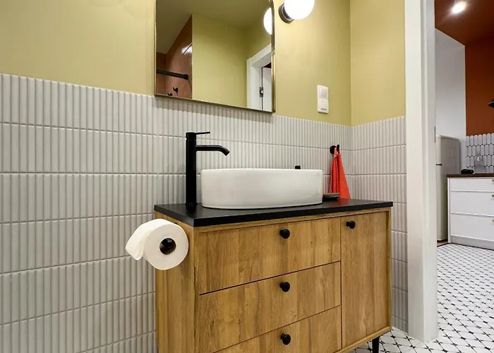 Color And Retro Global Office, Free Garage, Self Check-in 카토비체