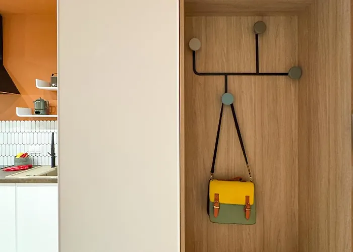 아파트 Color And Retro Global Office, Free Garage, Self Check-in